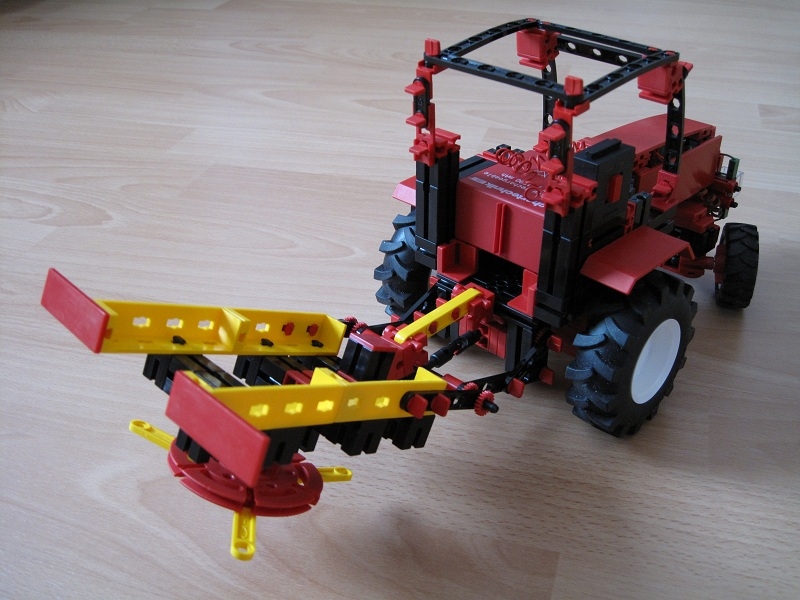 https://ftcommunity.de/bilderpool/modelle/landmaschinen/traktoren/ferngesteuerter-traktor/34973/ferngesteuertertraktor3.jpg